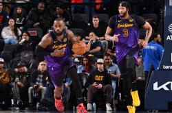 华体会APP下载-德累斯顿球员奋勇拼搏，冲刺终胜