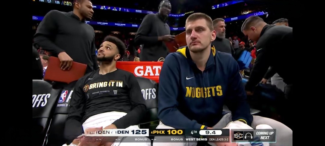 雄鹿队后场火力全开,大胜对手保持不败 雄鹿队后场火力全开,大胜对手保持不败