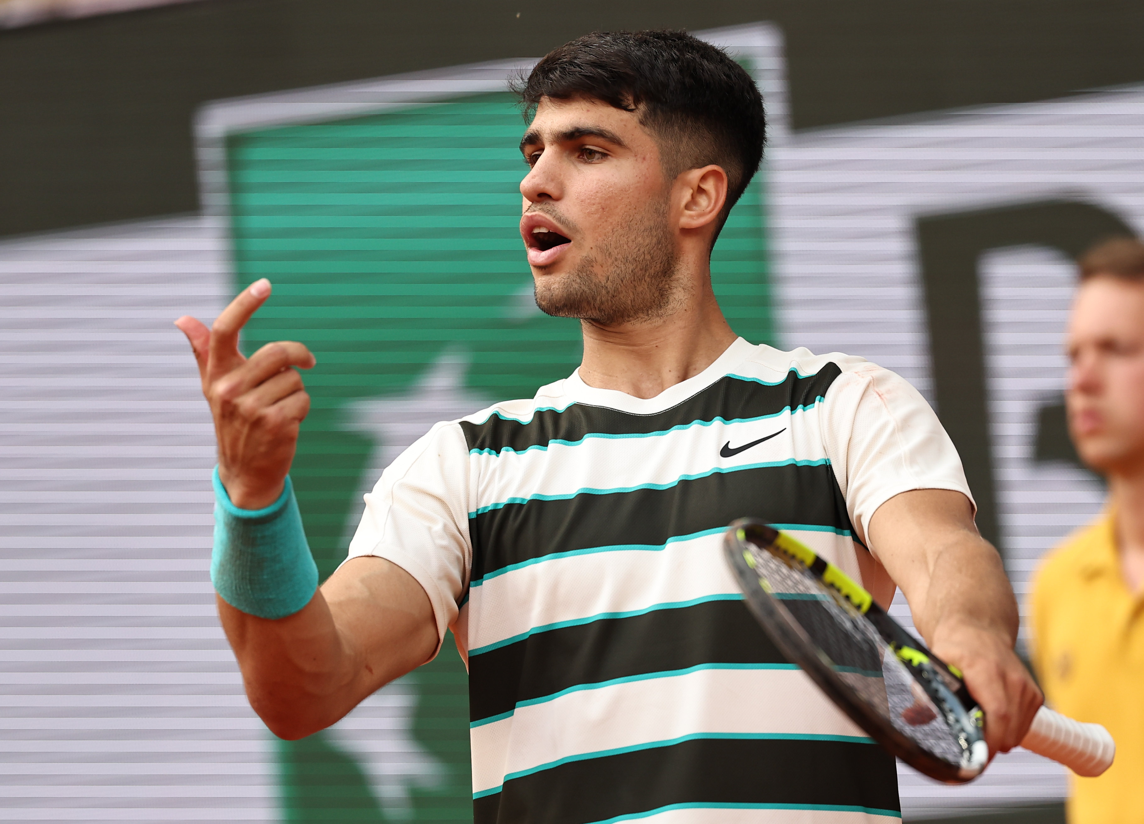 澳大利亚网球队翻盘日本网球队，阿尔卡拉斯统治全场