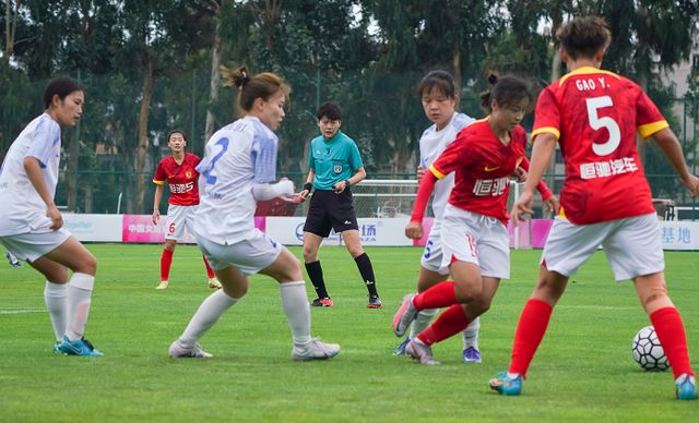 西藏女足选手夺得冠军殊荣