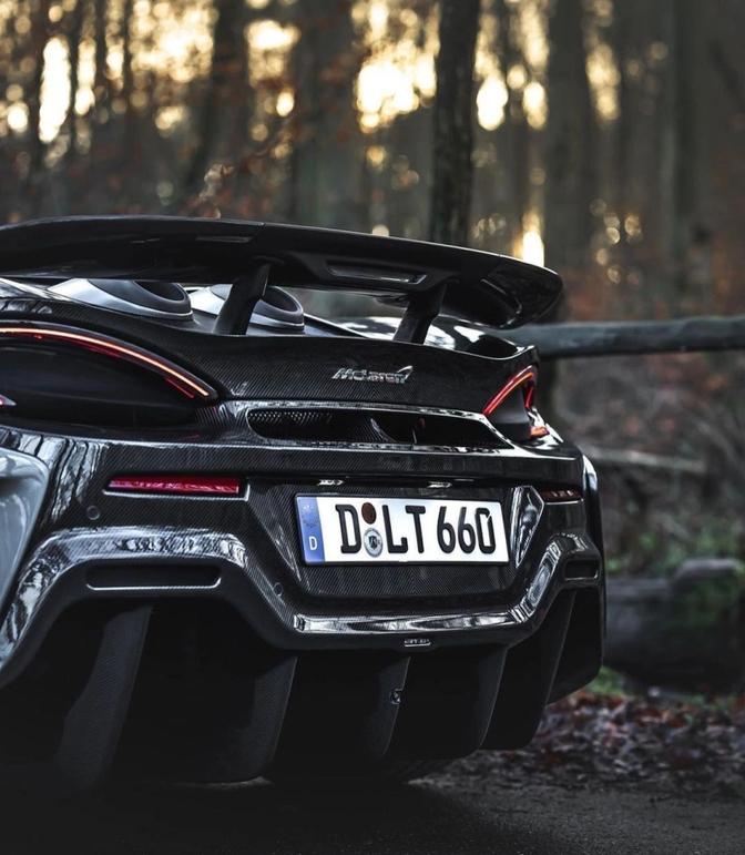 包含迈凯伦逆转法拉利，维斯塔潘惊艳四座的词条